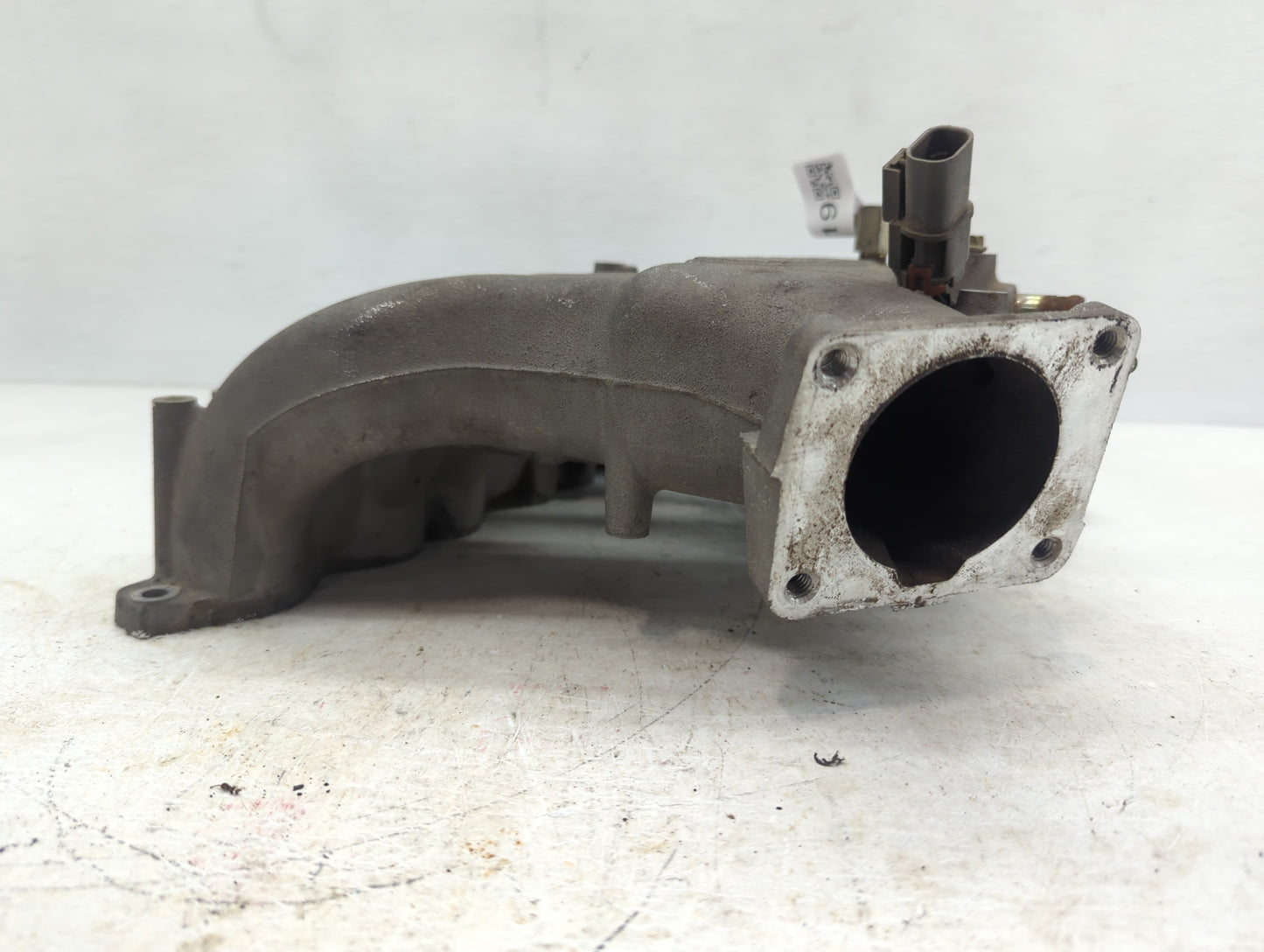 2005-2010 Chrysler 300 Air Intake Manifold P/N:B304001 Fits Fits 2005 2006 2007 2008 2009 2010 OEM Used Auto Parts - Oemused