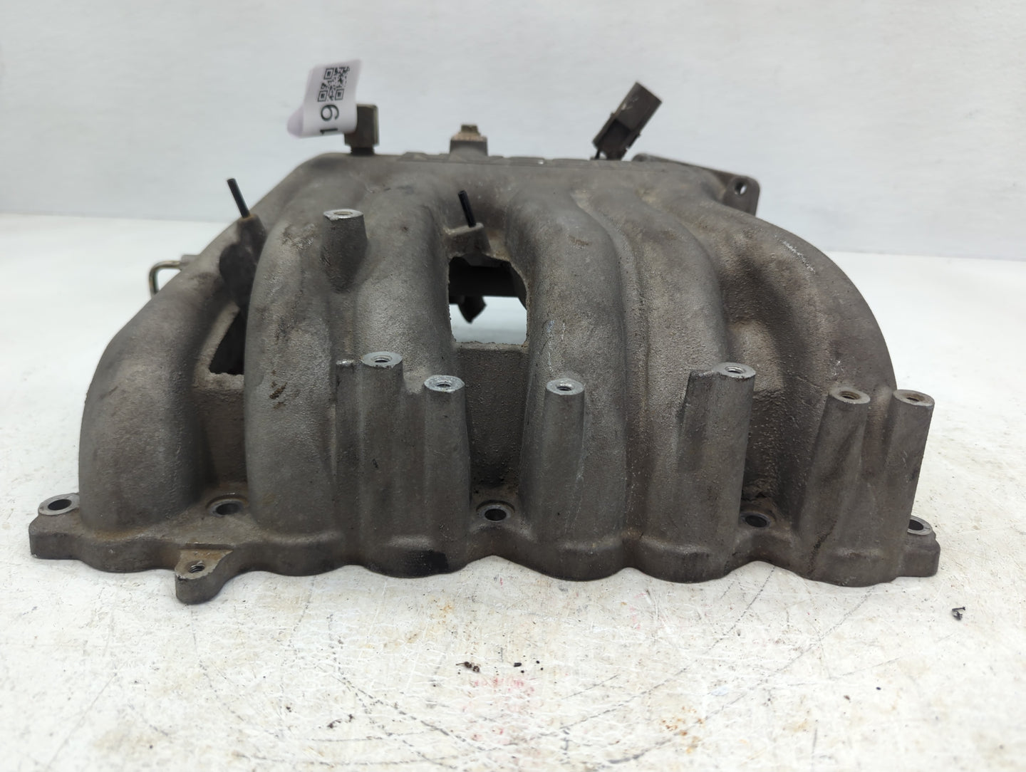 2005-2010 Chrysler 300 Air Intake Manifold P/N:B304001 Fits Fits 2005 2006 2007 2008 2009 2010 OEM Used Auto Parts - Oemused