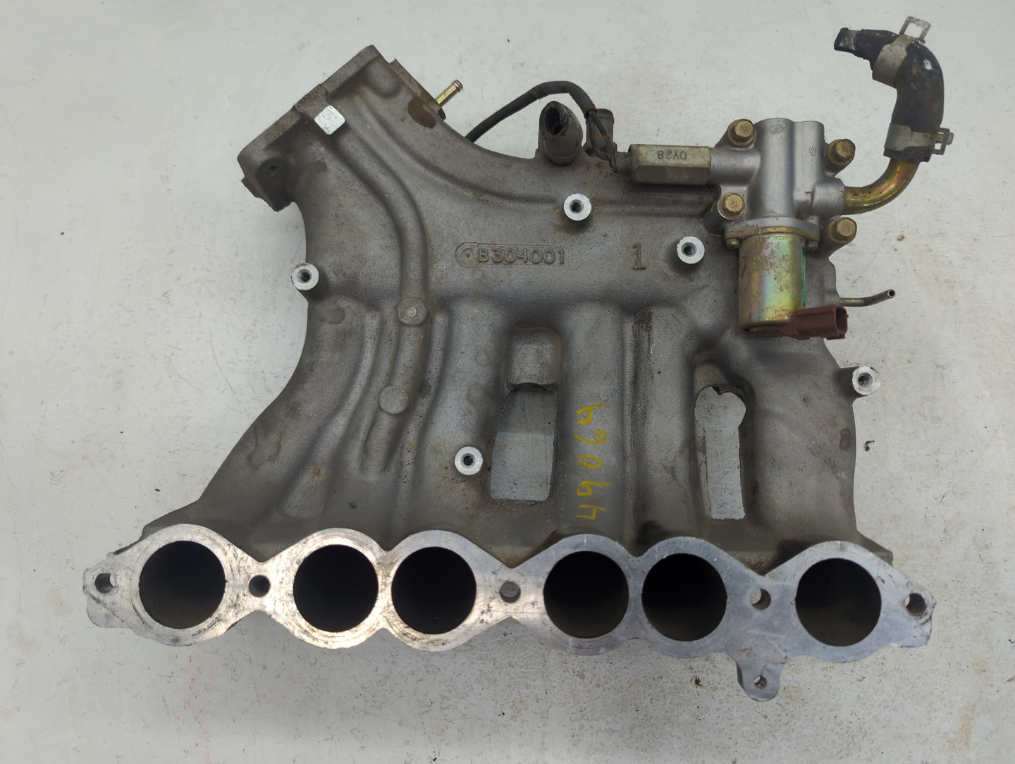 2005-2010 Chrysler 300 Air Intake Manifold P/N:B304001 Fits Fits 2005 2006 2007 2008 2009 2010 OEM Used Auto Parts - Oemused