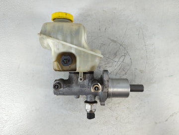 2005-2005 Chrysler 300 Brake Master Cylinder - Oemusedautoparts1.com