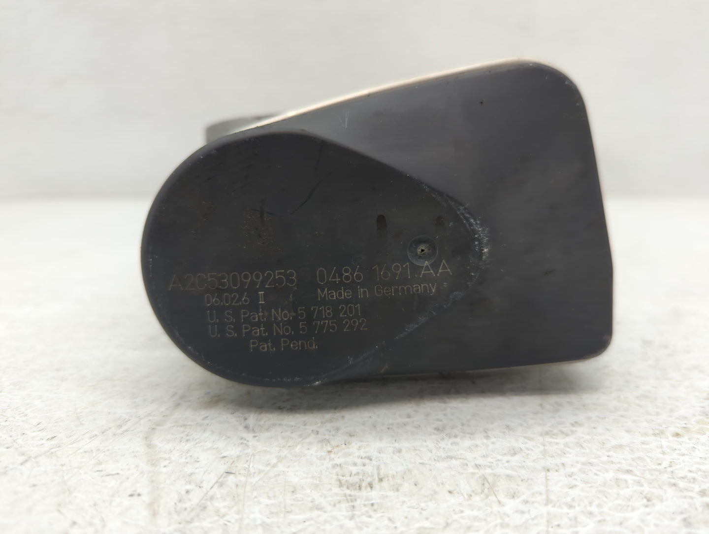 2005 Chrysler 300 Throttle Body P/N:5 718 201 04861691AA Fits OEM Used Auto Parts - Oemusedautoparts1.com