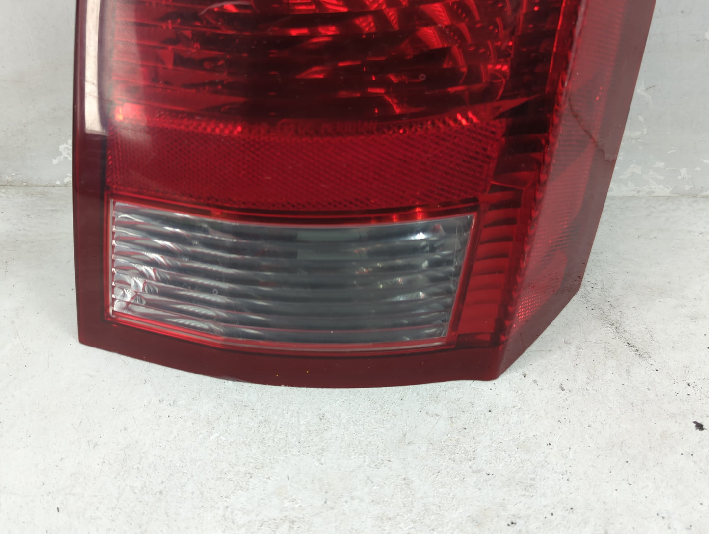 2005-2007 Chrysler 300 Tail Light Assembly Passenger Right OEM Fits Fits 2005 2006 2007 OEM Used Auto Parts - Oemusedautopar