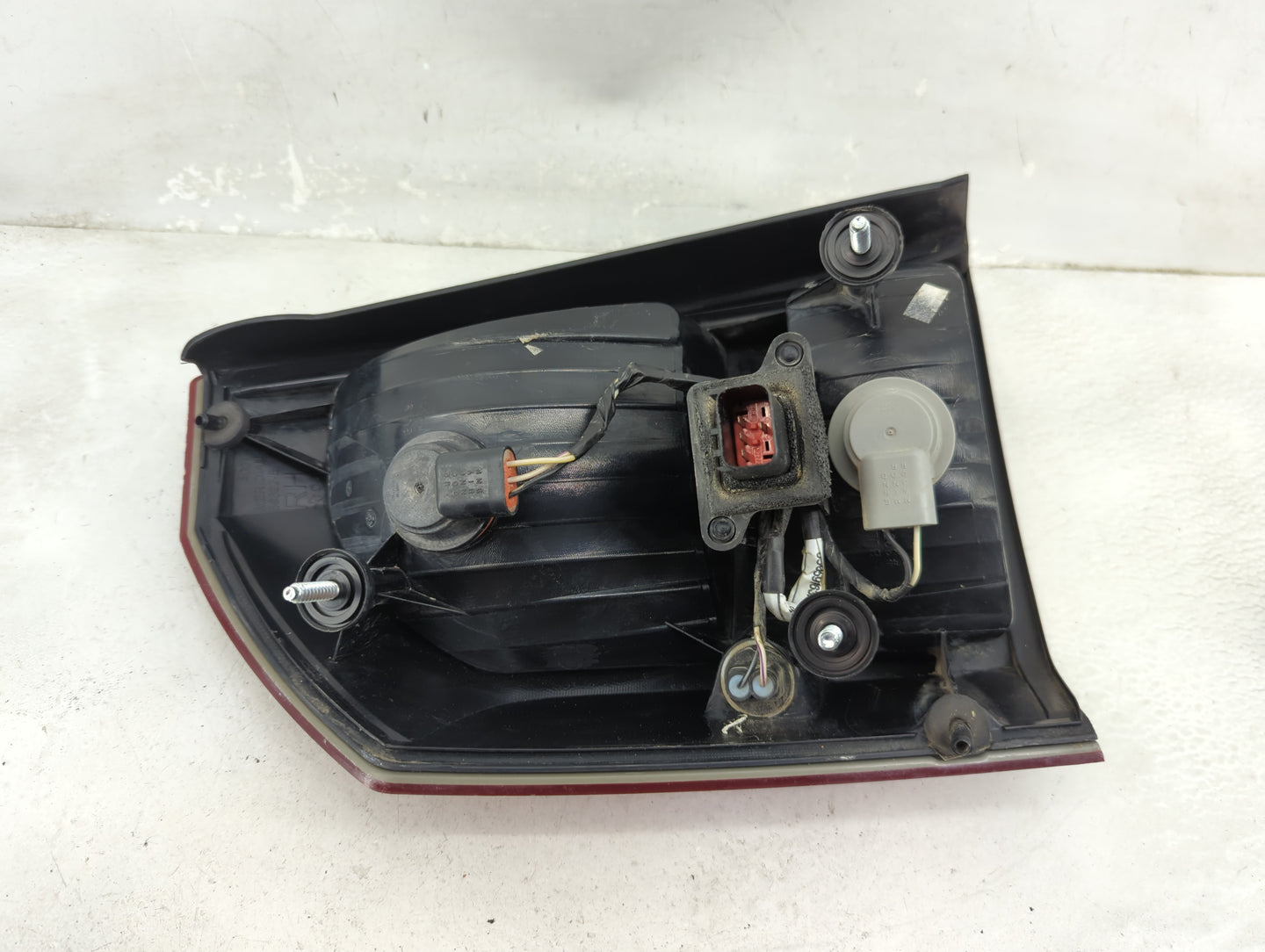 2005-2007 Chrysler 300 Tail Light Assembly Passenger Right OEM Fits Fits 2005 2006 2007 OEM Used Auto Parts - Oemusedautopar