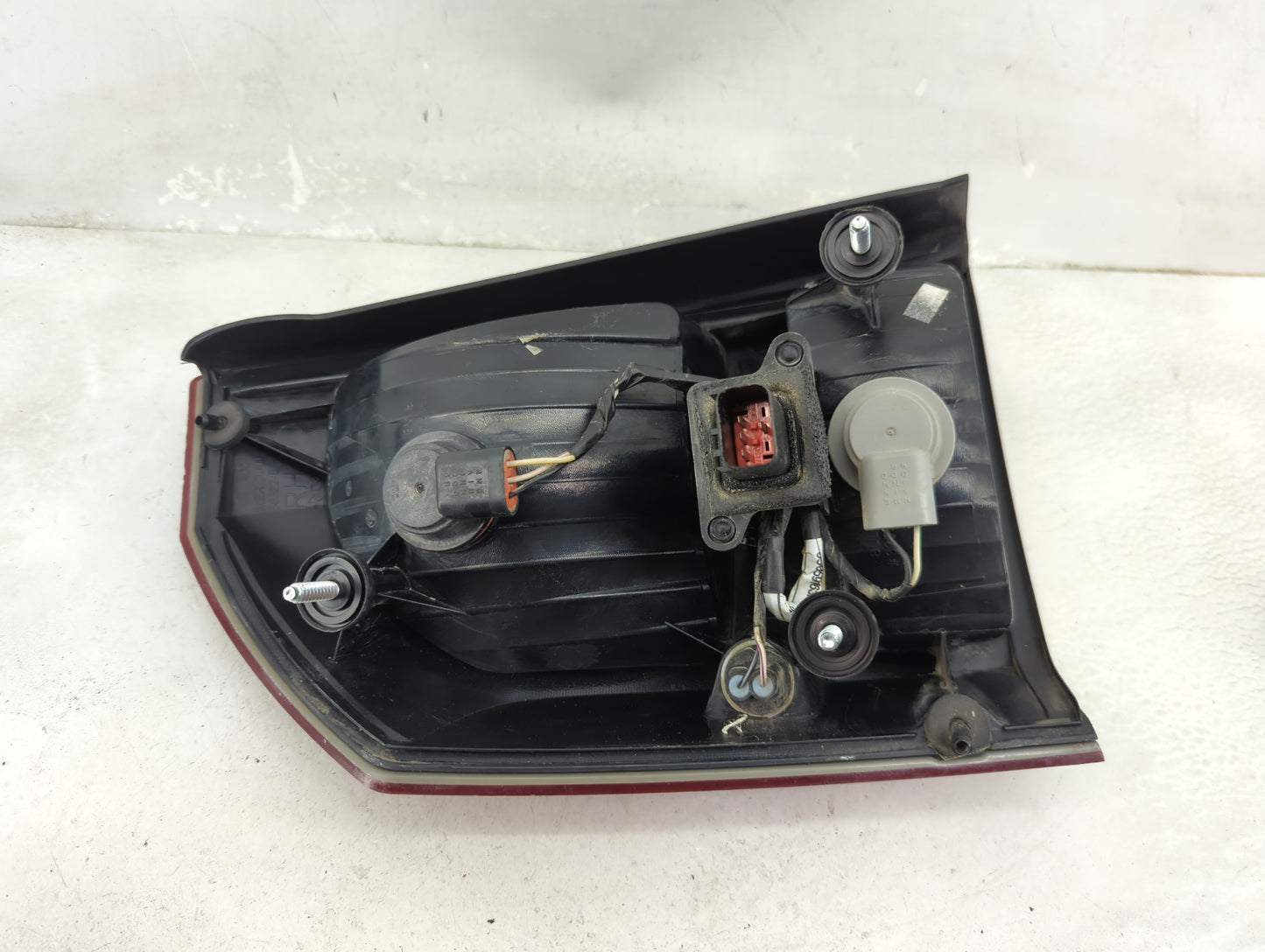 2005-2007 Chrysler 300 Tail Light Assembly Passenger Right OEM Fits Fits 2005 2006 2007 OEM Used Auto Parts - Oemusedautopar