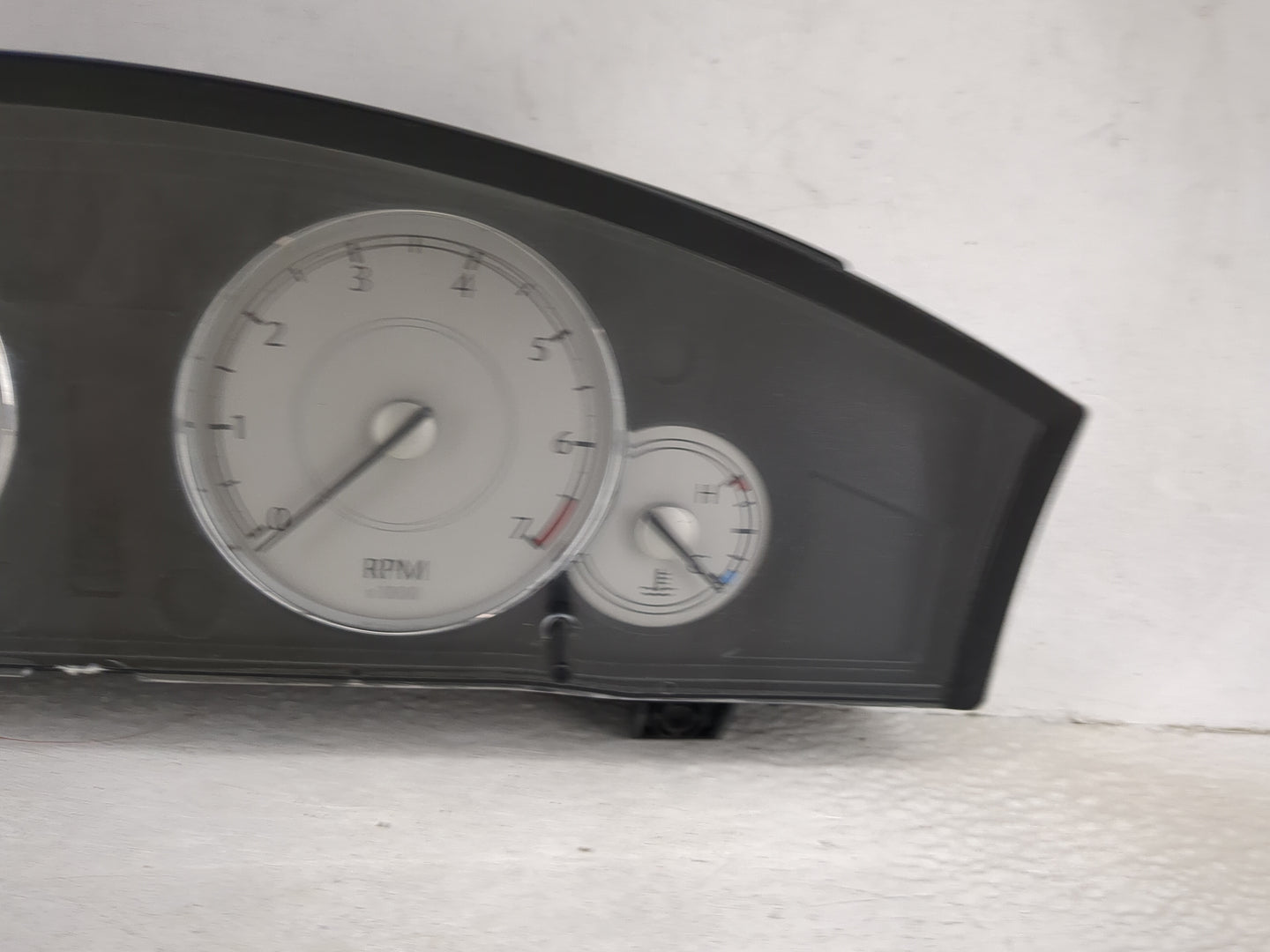 2005 Chrysler 300 Instrument Cluster Speedometer Gauges P/N:P04602490AH Miles:197K Fits OEM Used Auto Parts - Oemusedautopar