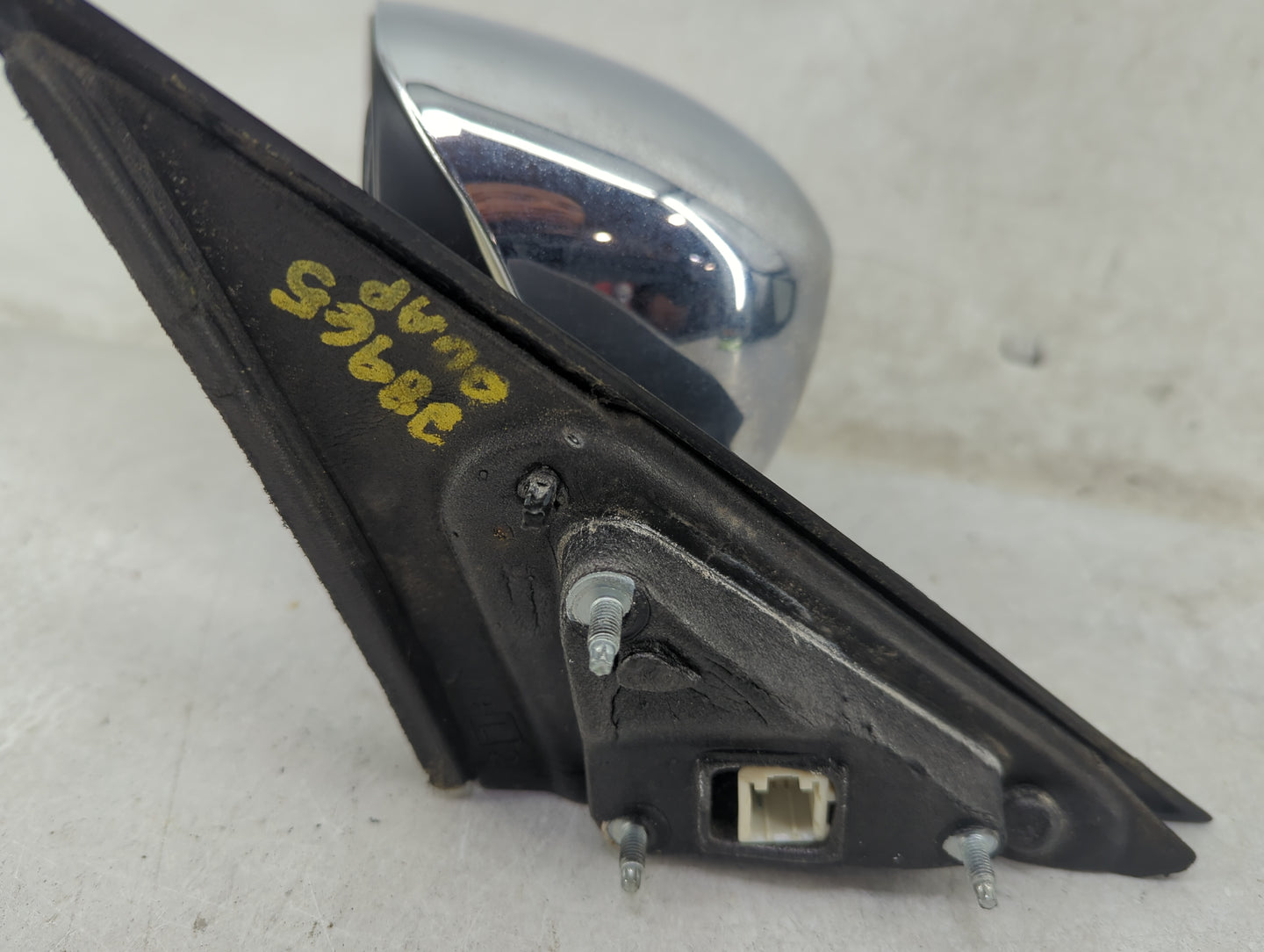 2005-2010 Chrysler 300 Driver Side View Mirror - Left Door Mirror OEM Used - Oemusedautoparts1.com