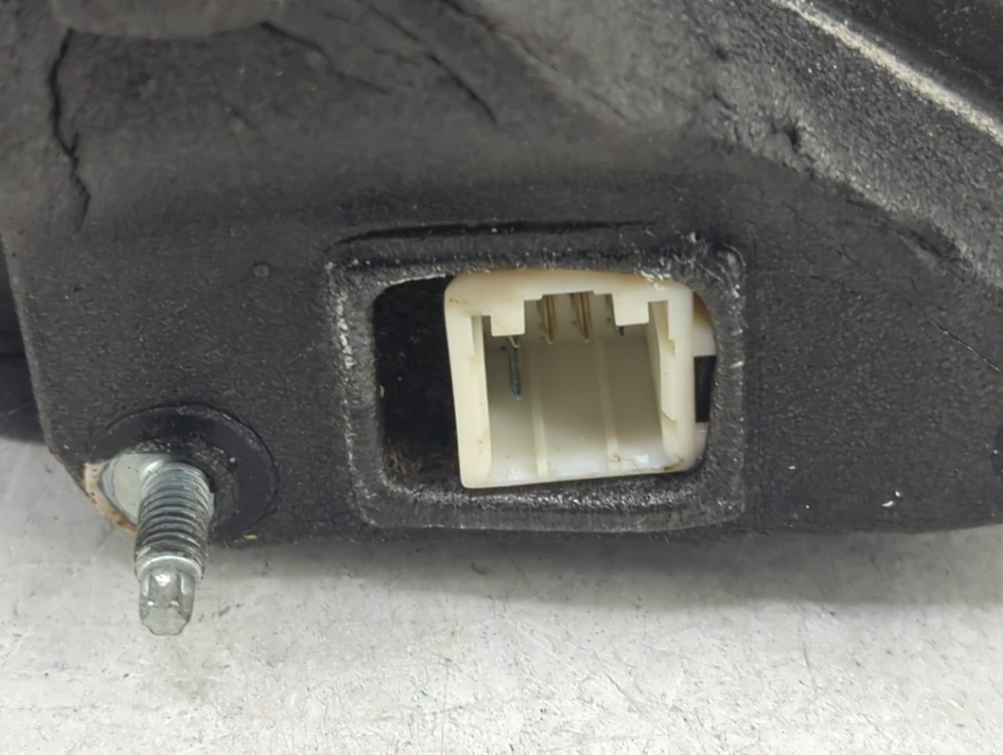 2005-2010 Chrysler 300 Driver Side View Mirror - Left Door Mirror OEM Used - Oemusedautoparts1.com