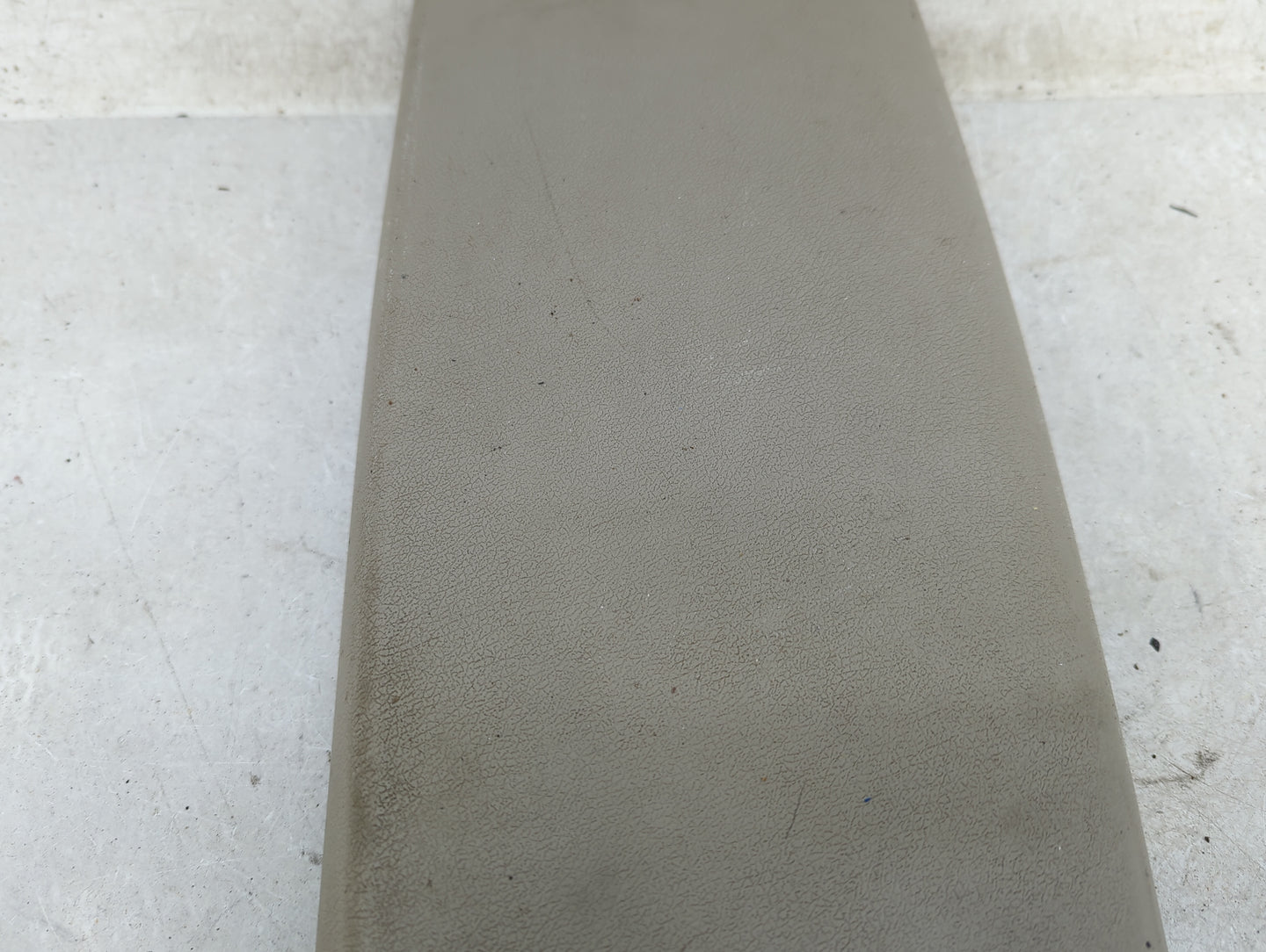 2005 Chrysler 300 Center Console Armrest Cover Lid Fits OEM Used Auto Parts - Oemusedautoparts1.com