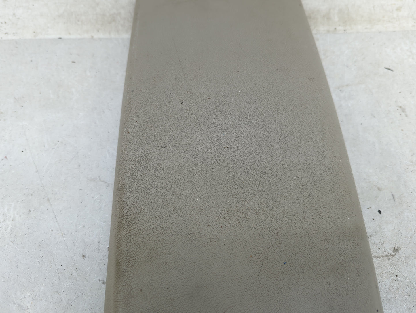 2005 Chrysler 300 Center Console Armrest Cover Lid Fits OEM Used Auto Parts - Oemusedautoparts1.com