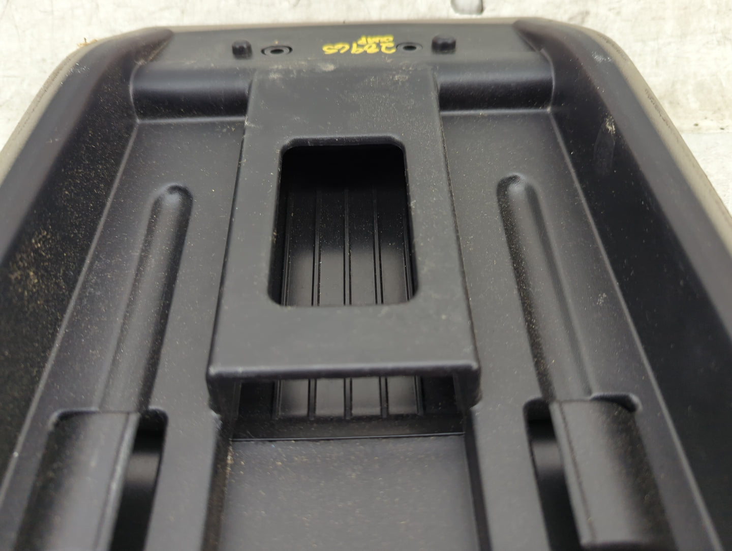 2005 Chrysler 300 Center Console Armrest Cover Lid Fits OEM Used Auto Parts - Oemusedautoparts1.com