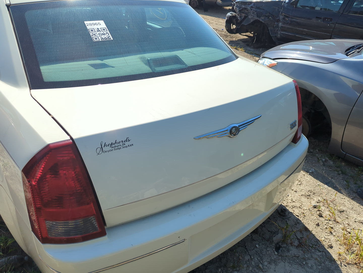 2005-2007 Chrysler 300 Trunk/decklid/hatch/tailgate Oem 1136287 - Oemusedautoparts1.com