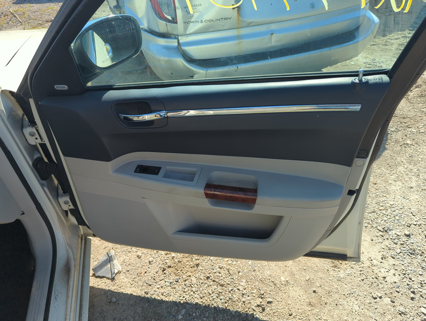 2005 Chrysler 300 Front Right Passenger Interior Door Panel Trim - Oemusedautoparts1.com