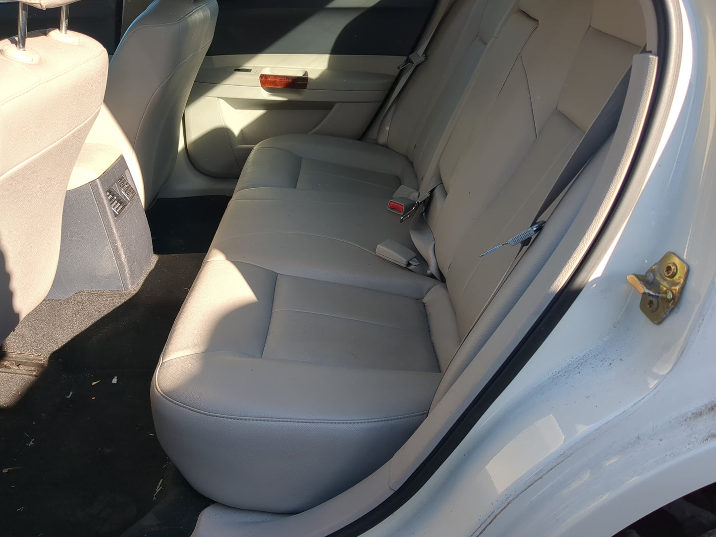 2005 Chrysler 300 Rear Seat Oem - Oemusedautoparts1.com