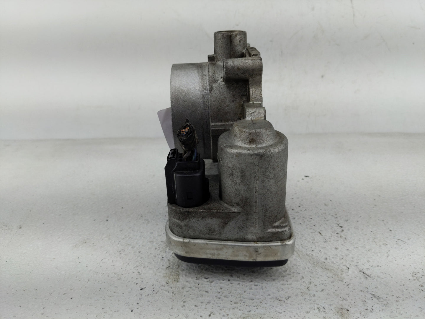 2005 Chrysler 300 Throttle Body P/N:0486 1691 AA Fits OEM Used Auto Parts - Oemusedautoparts1.com