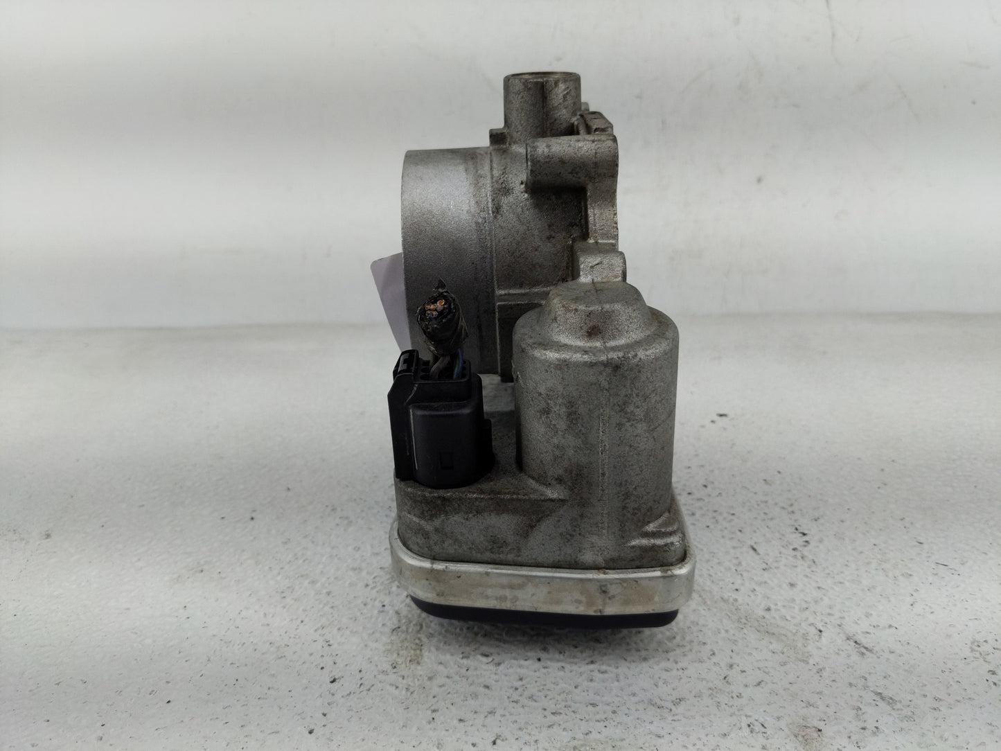 2005 Chrysler 300 Throttle Body P/N:0486 1691 AA Fits OEM Used Auto Parts - Oemusedautoparts1.com