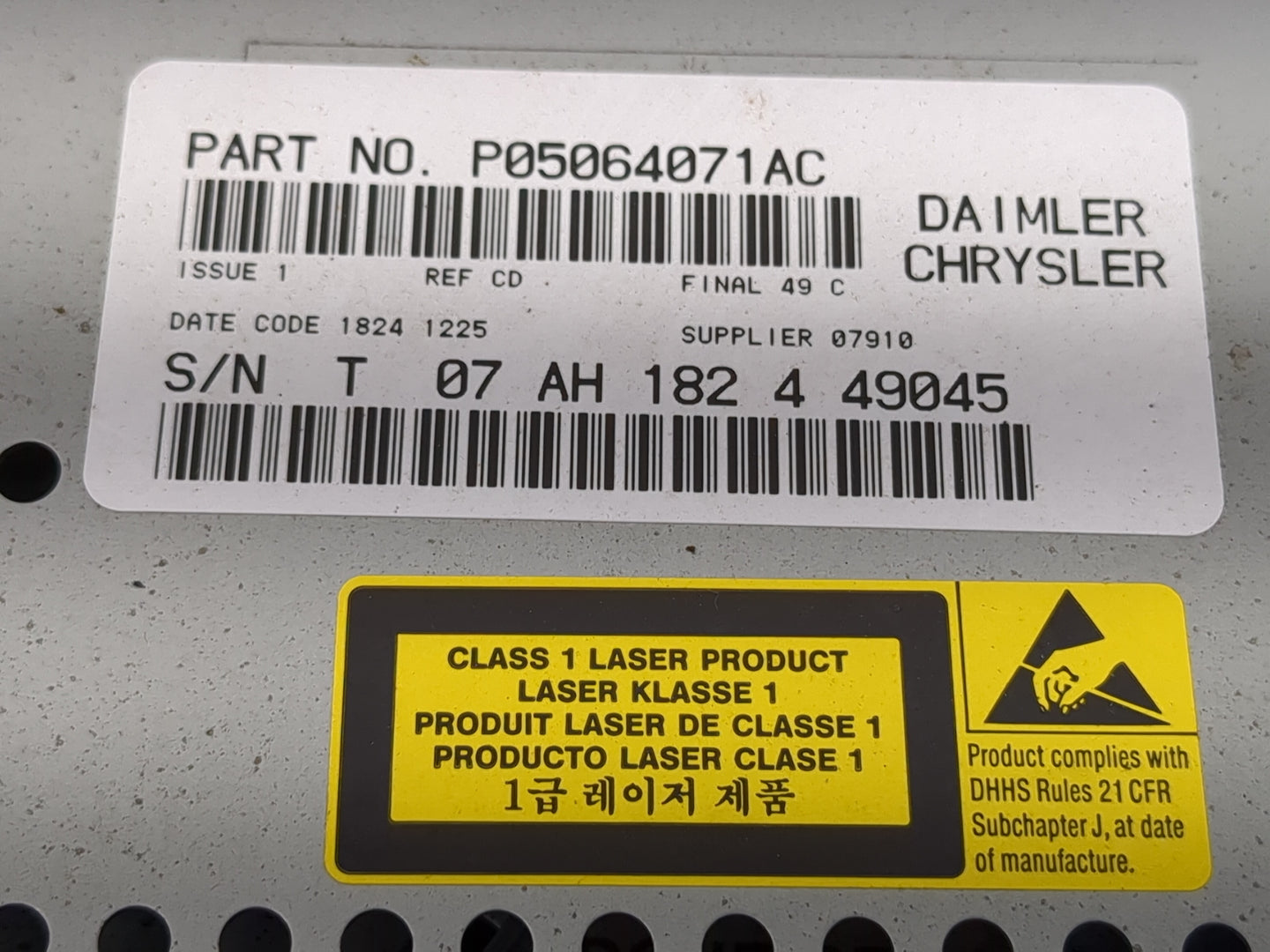 2005-2007 Chrysler 300 Radio AM FM Cd Player Receiver Replacement P/N:P05064071AC Fits Fits 2005 2006 2007 2008 2009 OEM Use