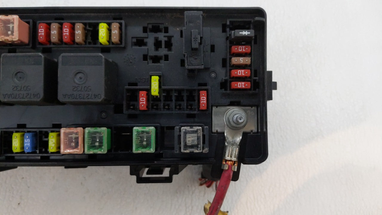 2005 Chrysler 300 Fusebox Fuse Box Panel Relay Module Fits OEM Used Auto Parts - Oemusedautoparts1.com