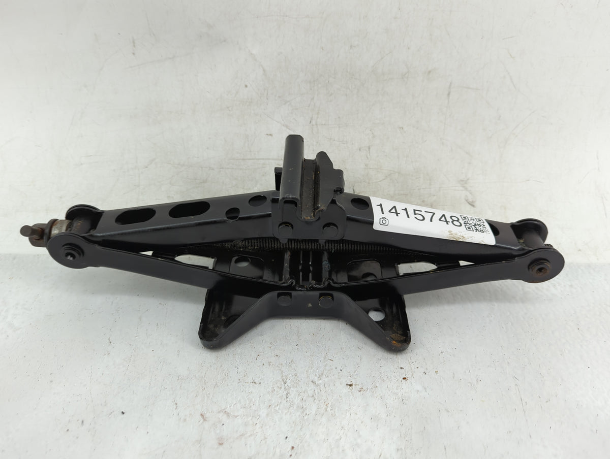 2005 Chrysler 300 Spare Scissor Car Jack 1415748 - Oemusedautoparts1.com