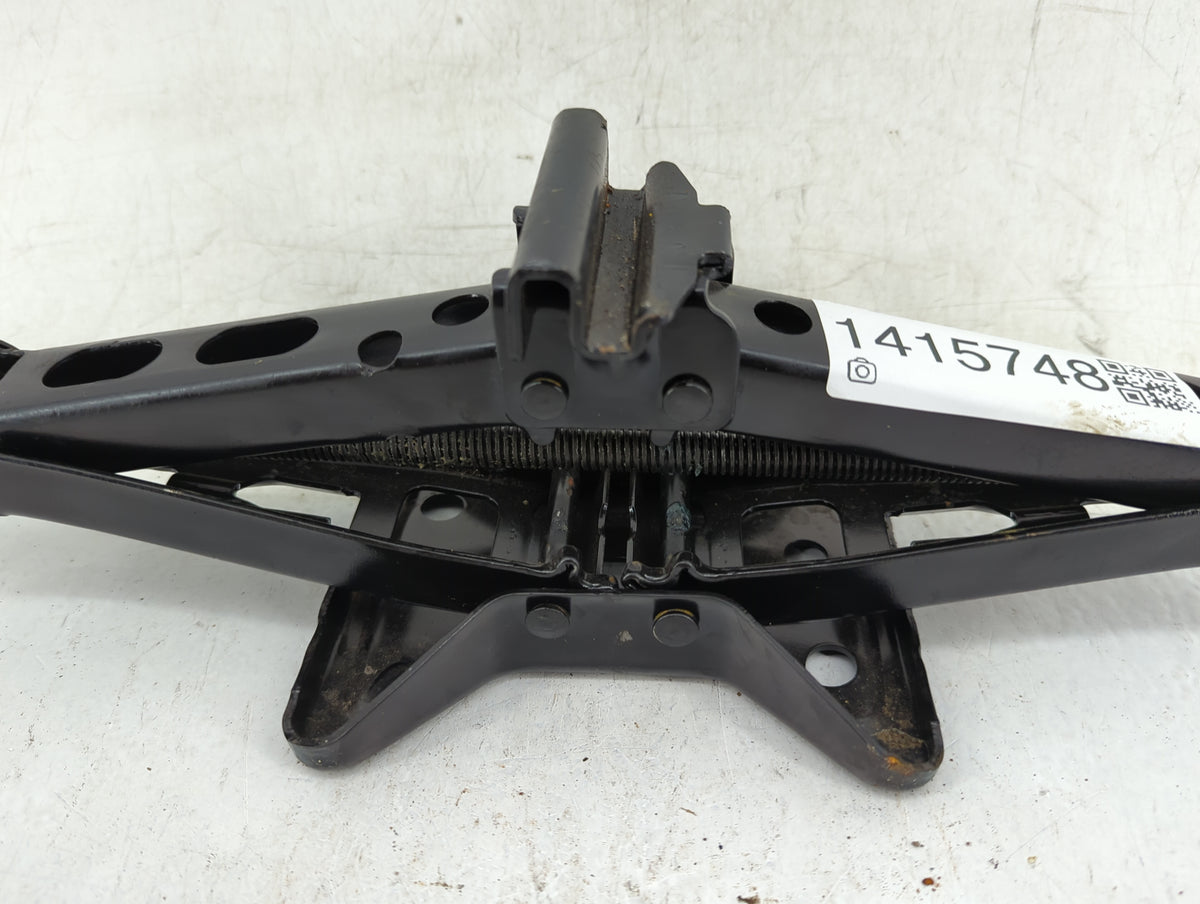 2005 Chrysler 300 Spare Scissor Car Jack 1415748 - Oemusedautoparts1.com