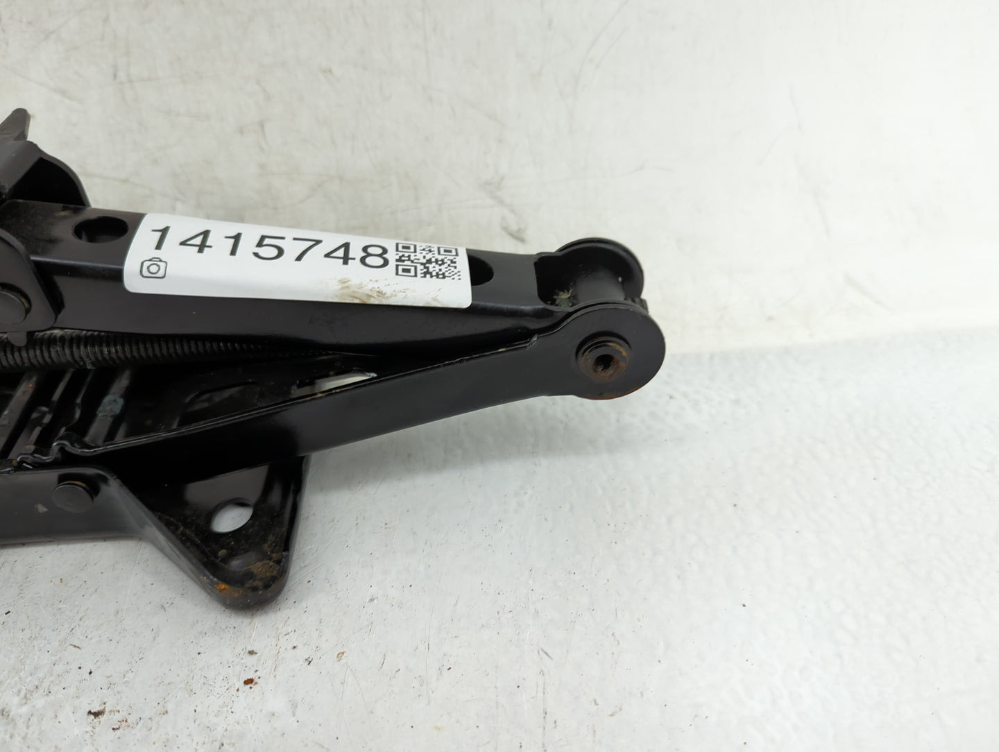 2005 Chrysler 300 Spare Scissor Car Jack - Oemusedautoparts1.com