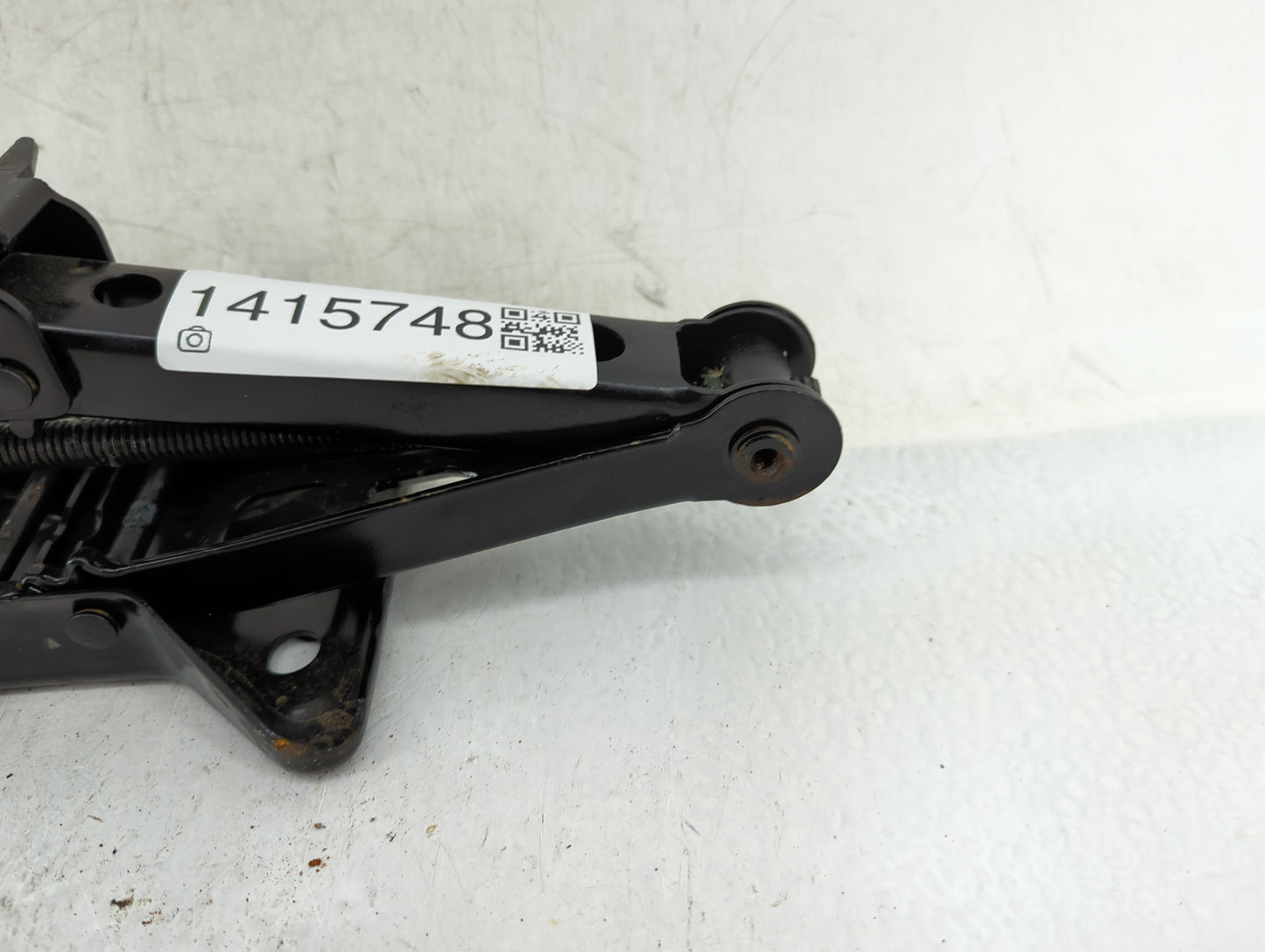 2005 Chrysler 300 Spare Scissor Car Jack - Oemusedautoparts1.com