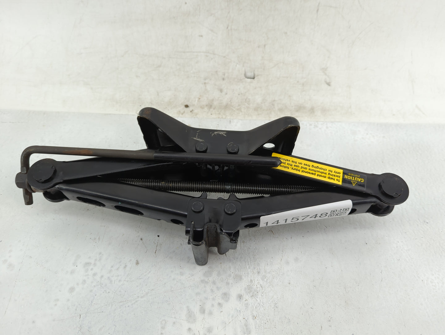 2005 Chrysler 300 Spare Scissor Car Jack - Oemusedautoparts1.com