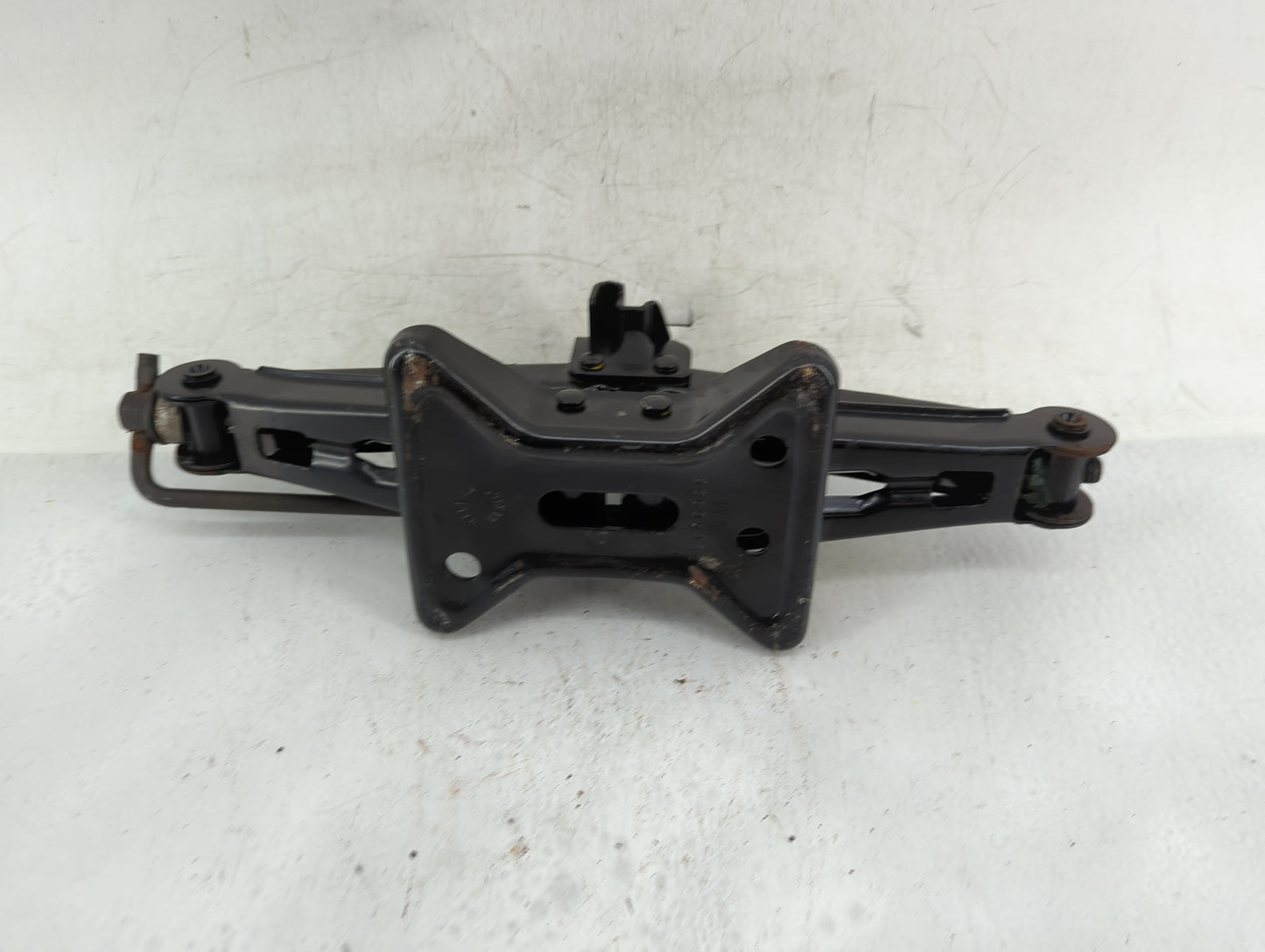 2005 Chrysler 300 Spare Scissor Car Jack - Oemusedautoparts1.com