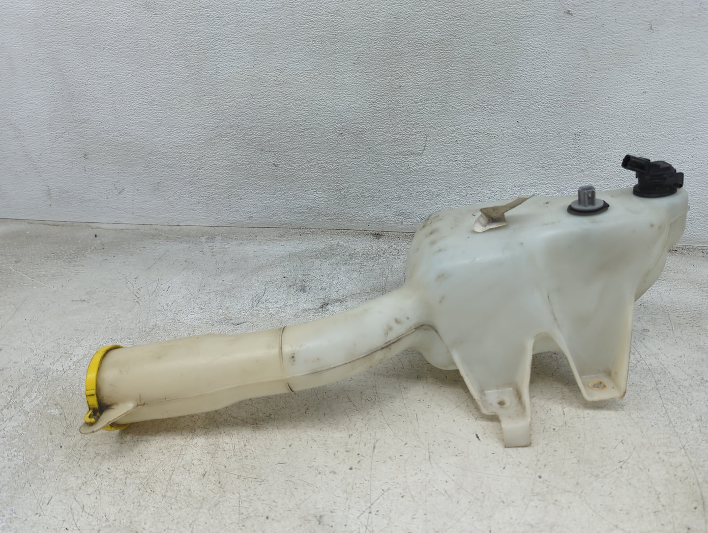 2005-2005 Chrysler 300 Windshield Washer Fluid Reservoir Bottle 1482224 - Oemusedautoparts1.com