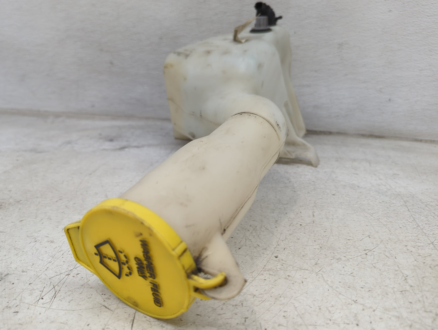2005-2005 Chrysler 300 Windshield Washer Fluid Reservoir Bottle 1482224 - Oemusedautoparts1.com