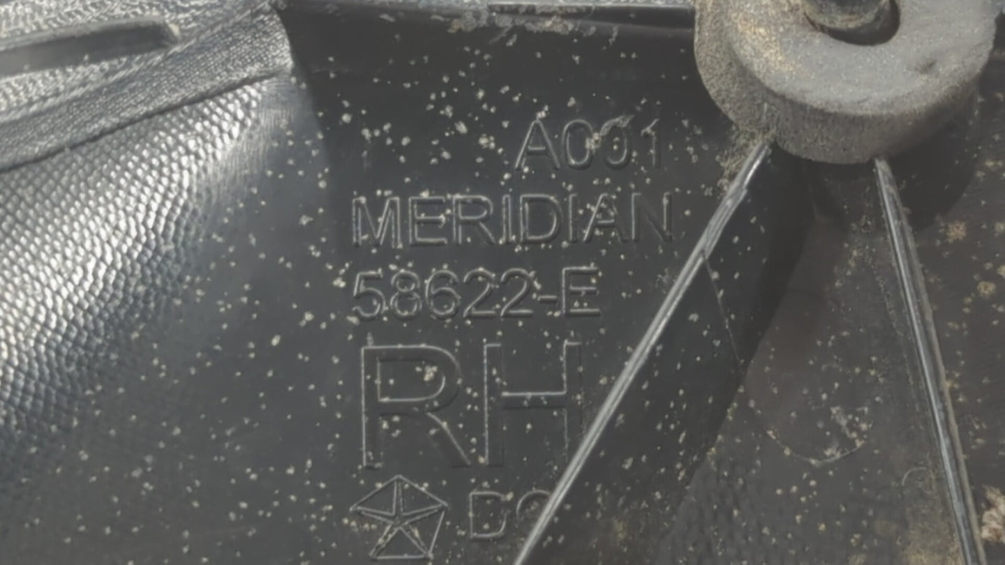 2005-2007 Chrysler 300 Tail Light Assembly Passenger Right OEM P/N:58622-E Fits Fits 2005 2006 2007 OEM Used Auto Parts - Oe