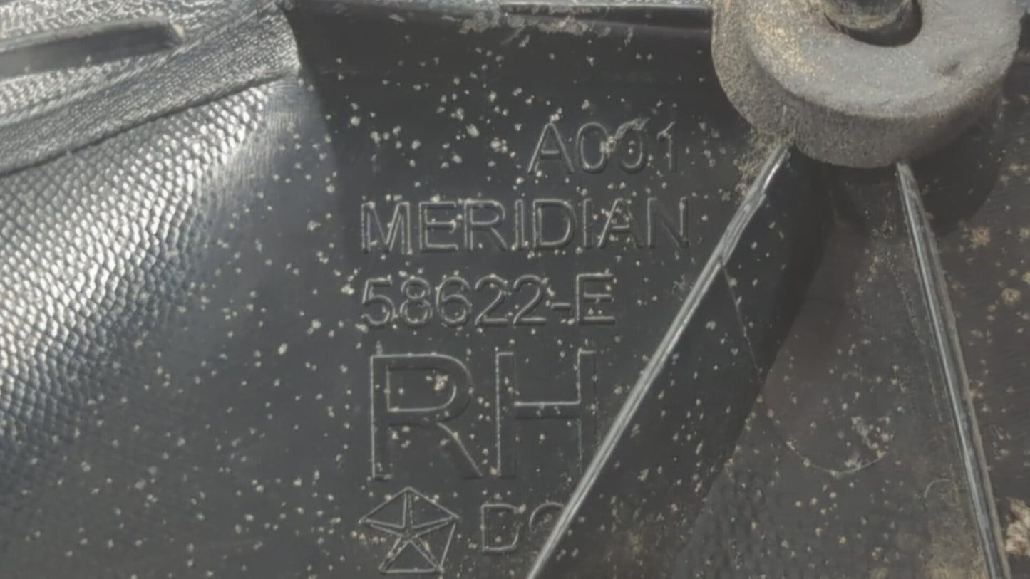 2005-2007 Chrysler 300 Tail Light Assembly Passenger Right OEM P/N:58622-E Fits Fits 2005 2006 2007 OEM Used Auto Parts - Oe