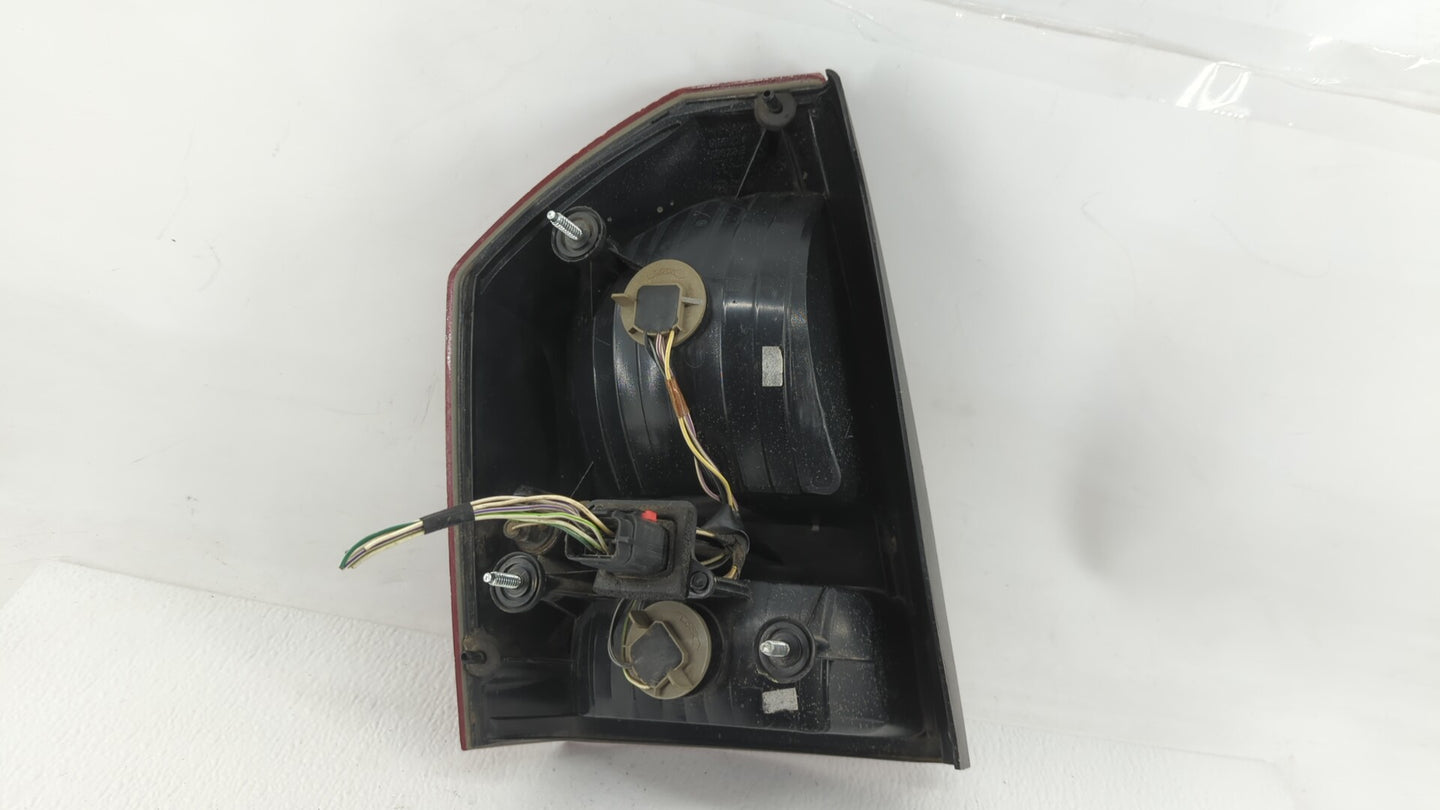 2005-2007 Chrysler 300 Tail Light Assembly Passenger Right OEM P/N:58622-E Fits Fits 2005 2006 2007 OEM Used Auto Parts - Oe