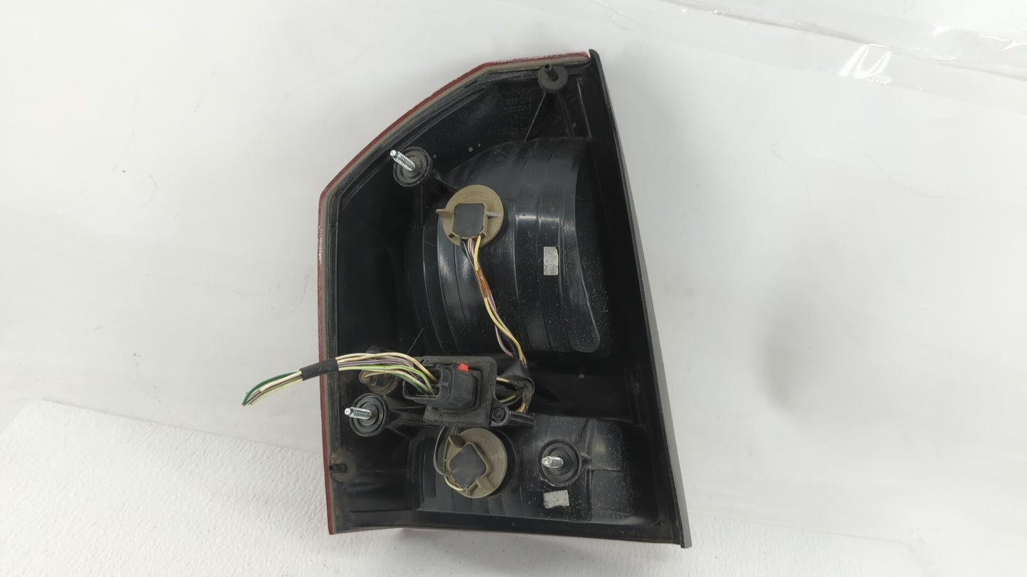 2005-2007 Chrysler 300 Tail Light Assembly Passenger Right OEM P/N:58622-E Fits Fits 2005 2006 2007 OEM Used Auto Parts - Oe