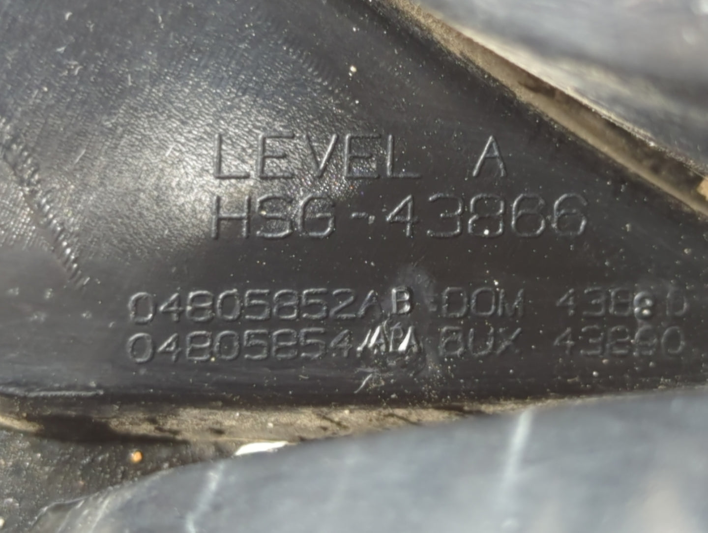 2005 Chrysler 300 Passenger Right Oem Head Light Headlight Lamp - Oemusedautoparts1.com