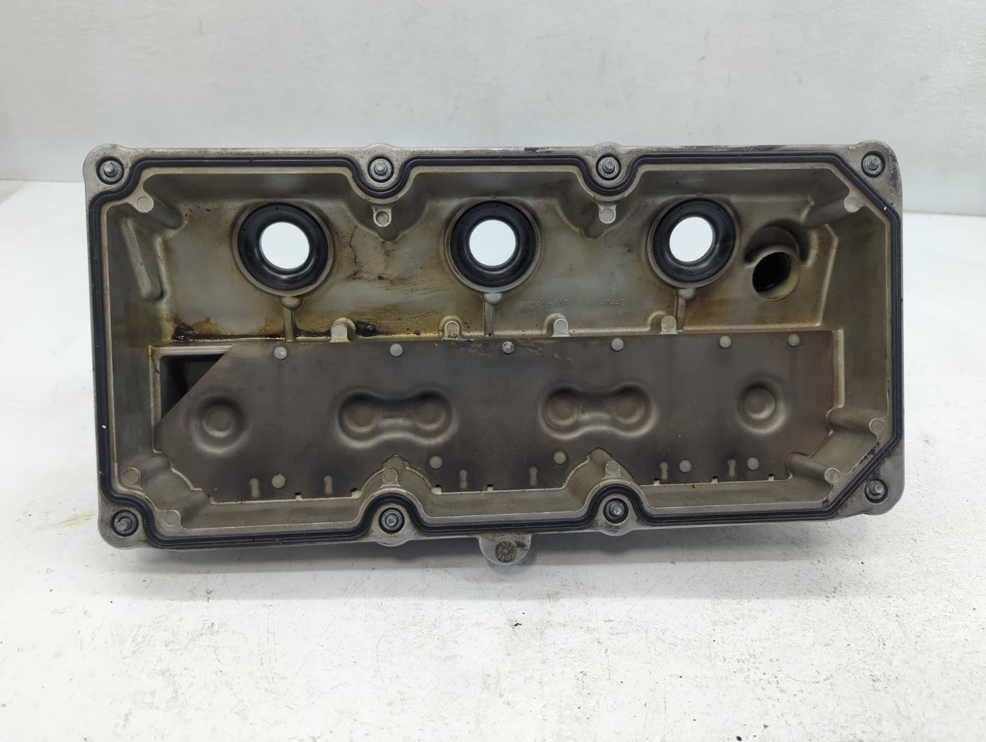 2005 300 Chrysler valve cover - Oemusedautoparts1.com