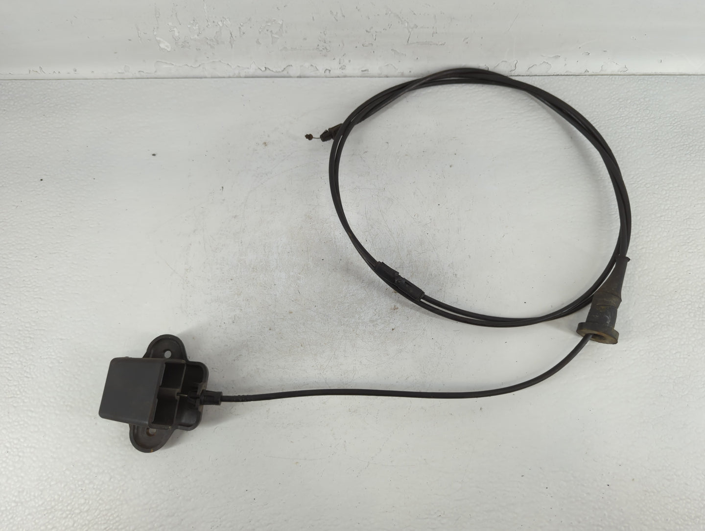 2005 Chrysler 300 Hood release Handle with Cable - Oemusedautoparts1.com