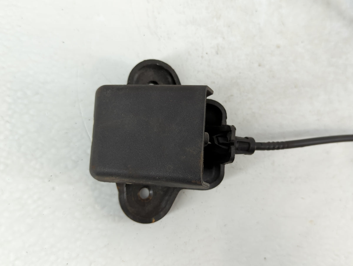2005 Chrysler 300 Hood release Handle with Cable - Oemusedautoparts1.com