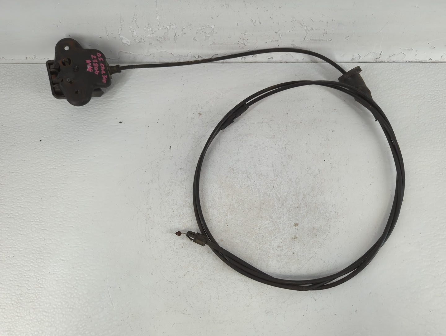 2005 Chrysler 300 Hood release Handle with Cable - Oemusedautoparts1.com