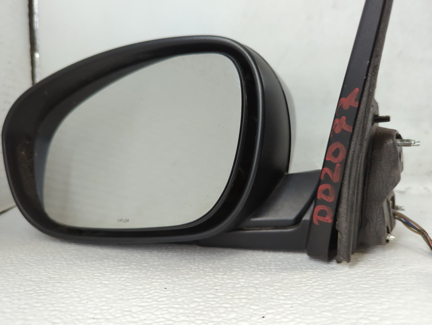 2005-2010 Chrysler 300 Driver Side View Mirror - Left Door Mirror OEM Used - Oemusedautoparts1.com