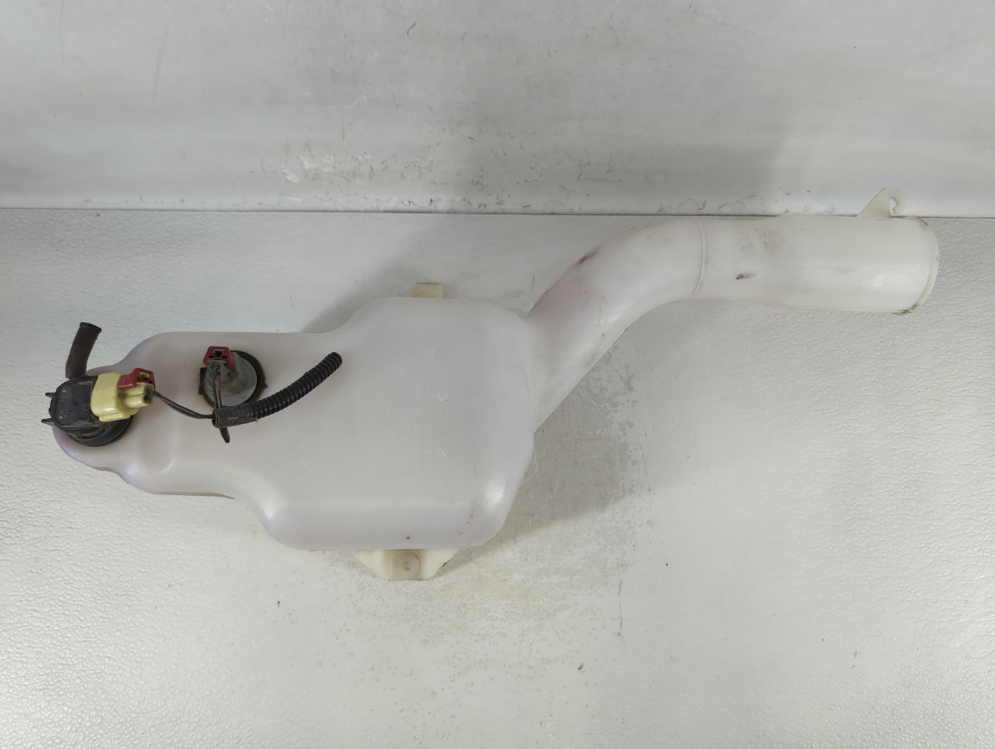 2005-2005 Chrysler 300 Windshield Washer Fluid Reservoir Bottle Oem - Oemusedautoparts1.com
