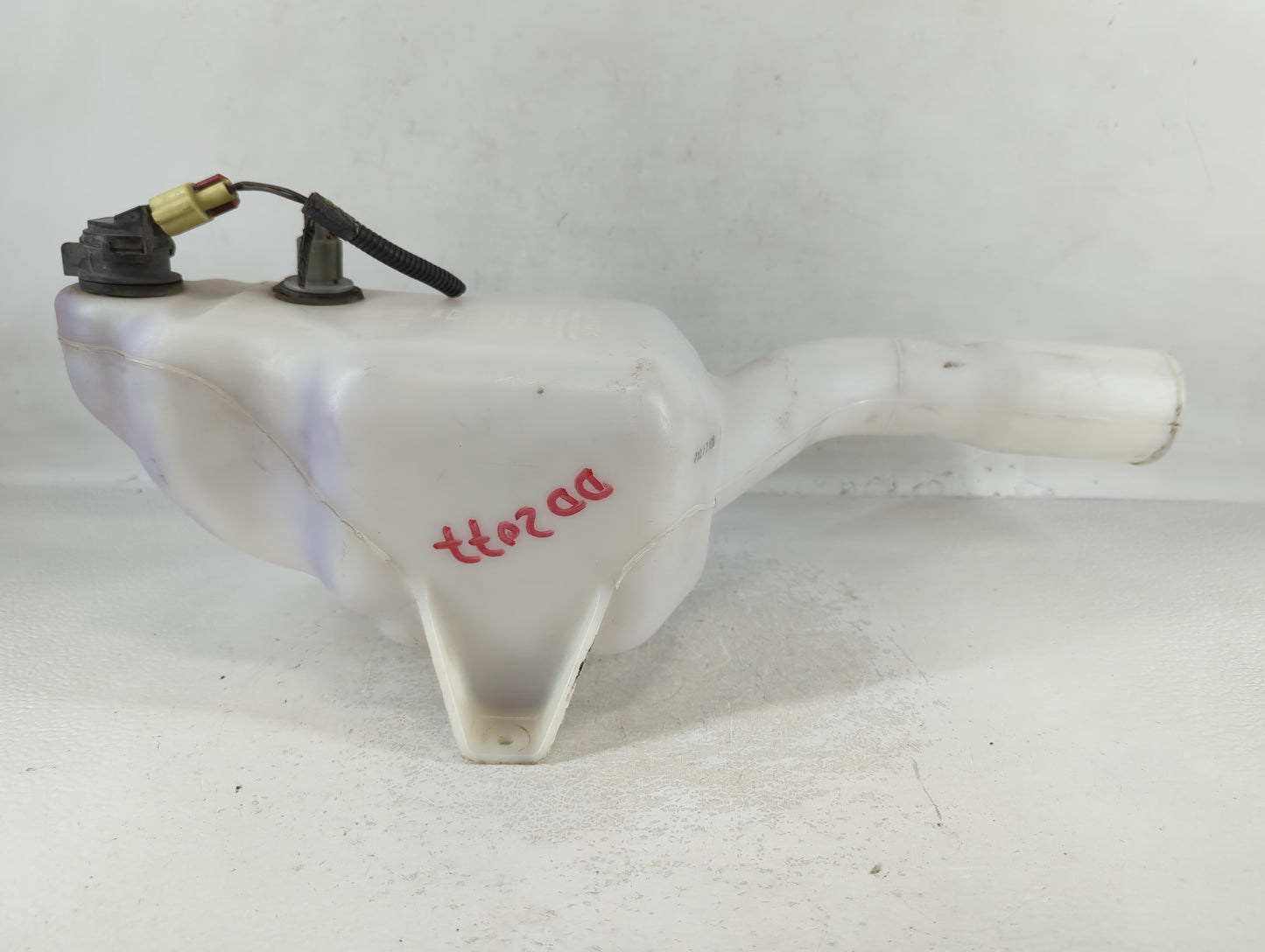2005-2005 Chrysler 300 Windshield Washer Fluid Reservoir Bottle Oem - Oemusedautoparts1.com