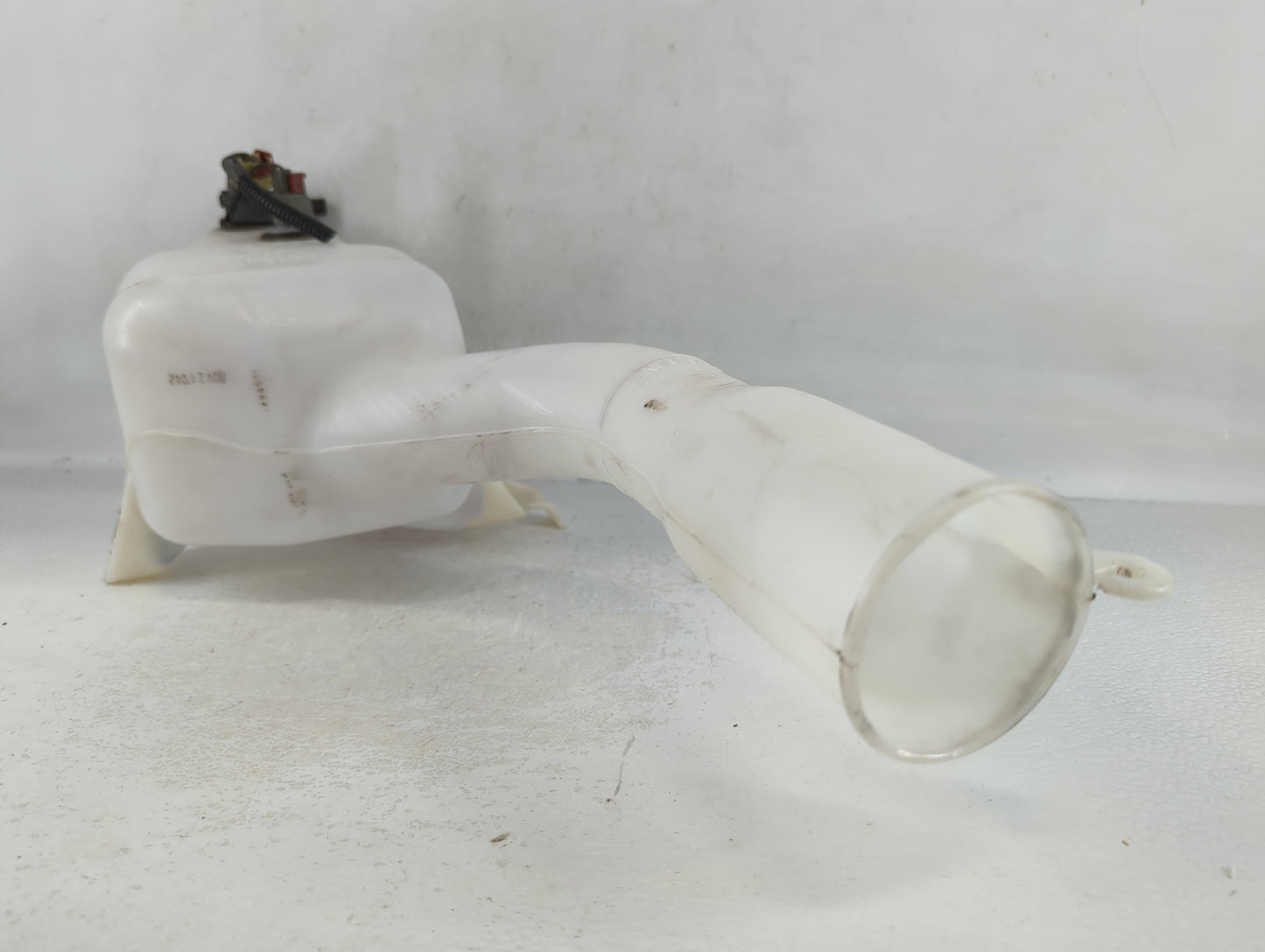2005-2005 Chrysler 300 Windshield Washer Fluid Reservoir Bottle Oem - Oemusedautoparts1.com