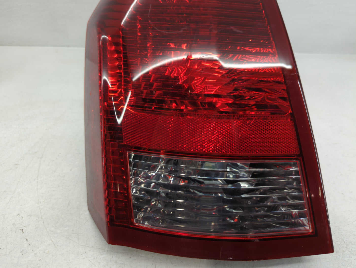 2005-2007 Chrysler 300 Tail Light Assembly Driver Left OEM P/N:58622-E Fits Fits 2005 2006 2007 OEM Used Auto Parts - Oemuse