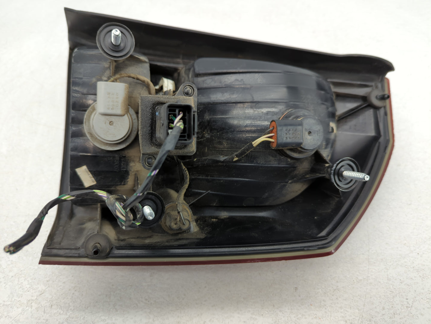 2005-2007 Chrysler 300 Tail Light Assembly Driver Left OEM P/N:58622-E Fits Fits 2005 2006 2007 OEM Used Auto Parts - Oemuse