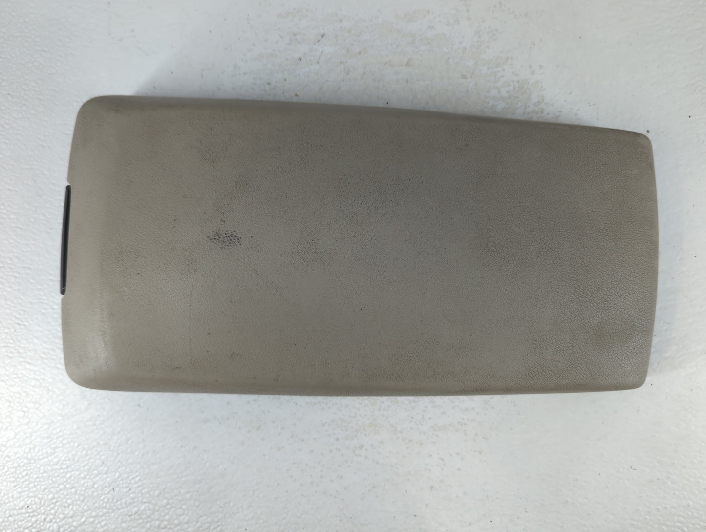 2005 Chrysler 300 Center Console Armrest Cover Lid P/N:P1057280BD1AC Fits OEM Used Auto Parts - Oemusedautoparts1.com