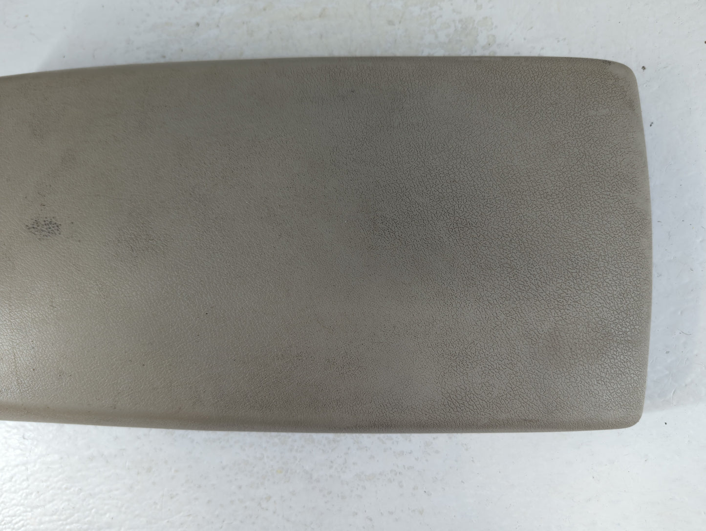 2005 Chrysler 300 Center Console Armrest Cover Lid P/N:P1057280BD1AC Fits OEM Used Auto Parts - Oemusedautoparts1.com