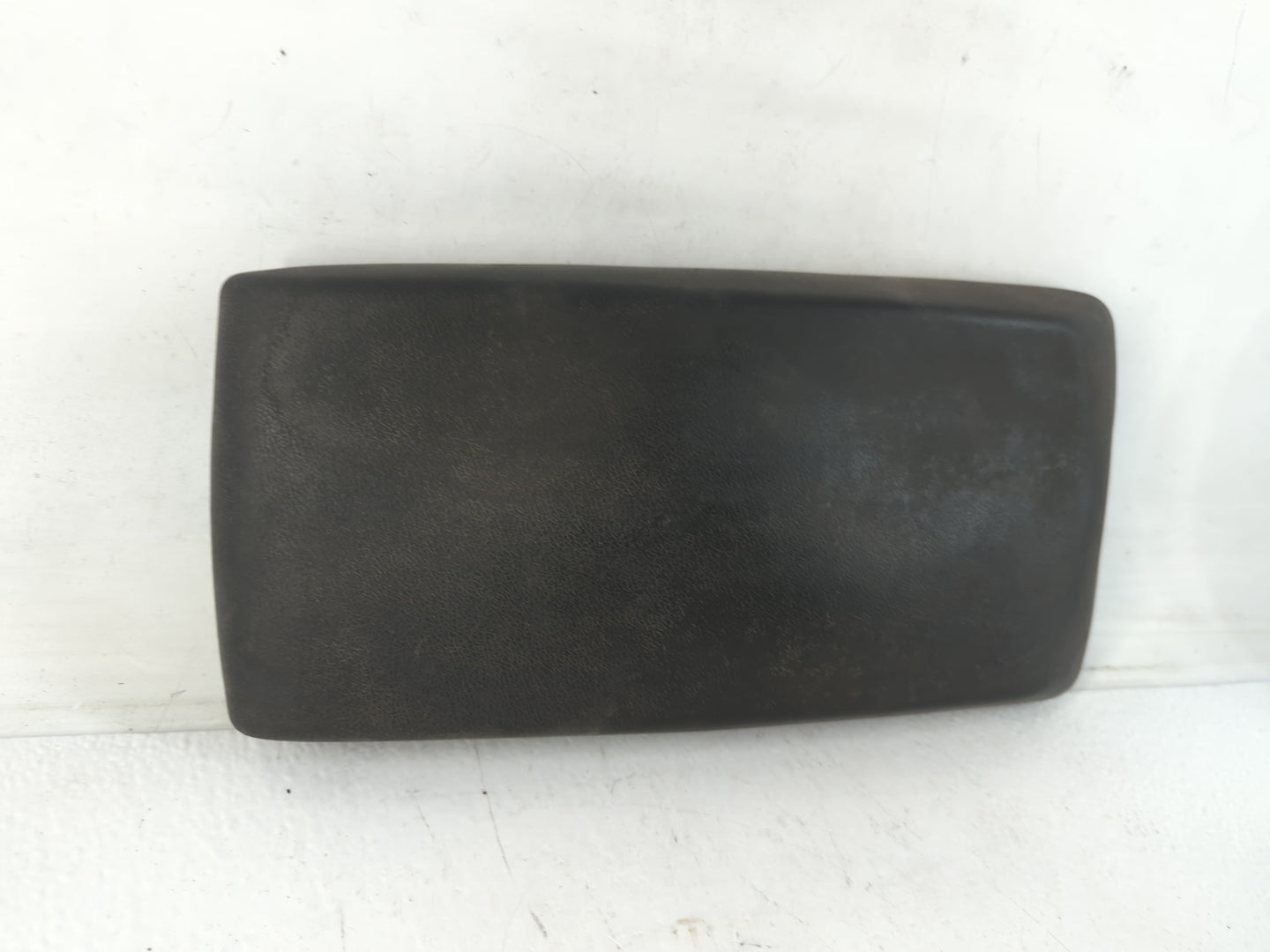 2005 Chrysler 300 Center Console Armrest Cover Lid P/N:P1057280XDVAB Fits OEM Used Auto Parts - Oemusedautoparts1.com