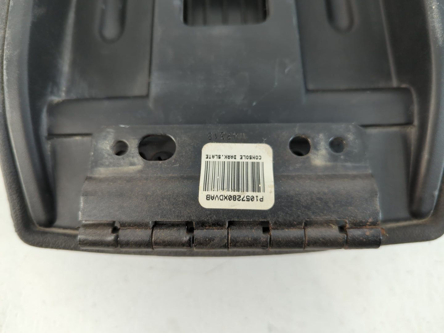 2005 Chrysler 300 Center Console Armrest Cover Lid P/N:P1057280XDVAB Fits OEM Used Auto Parts - Oemusedautoparts1.com