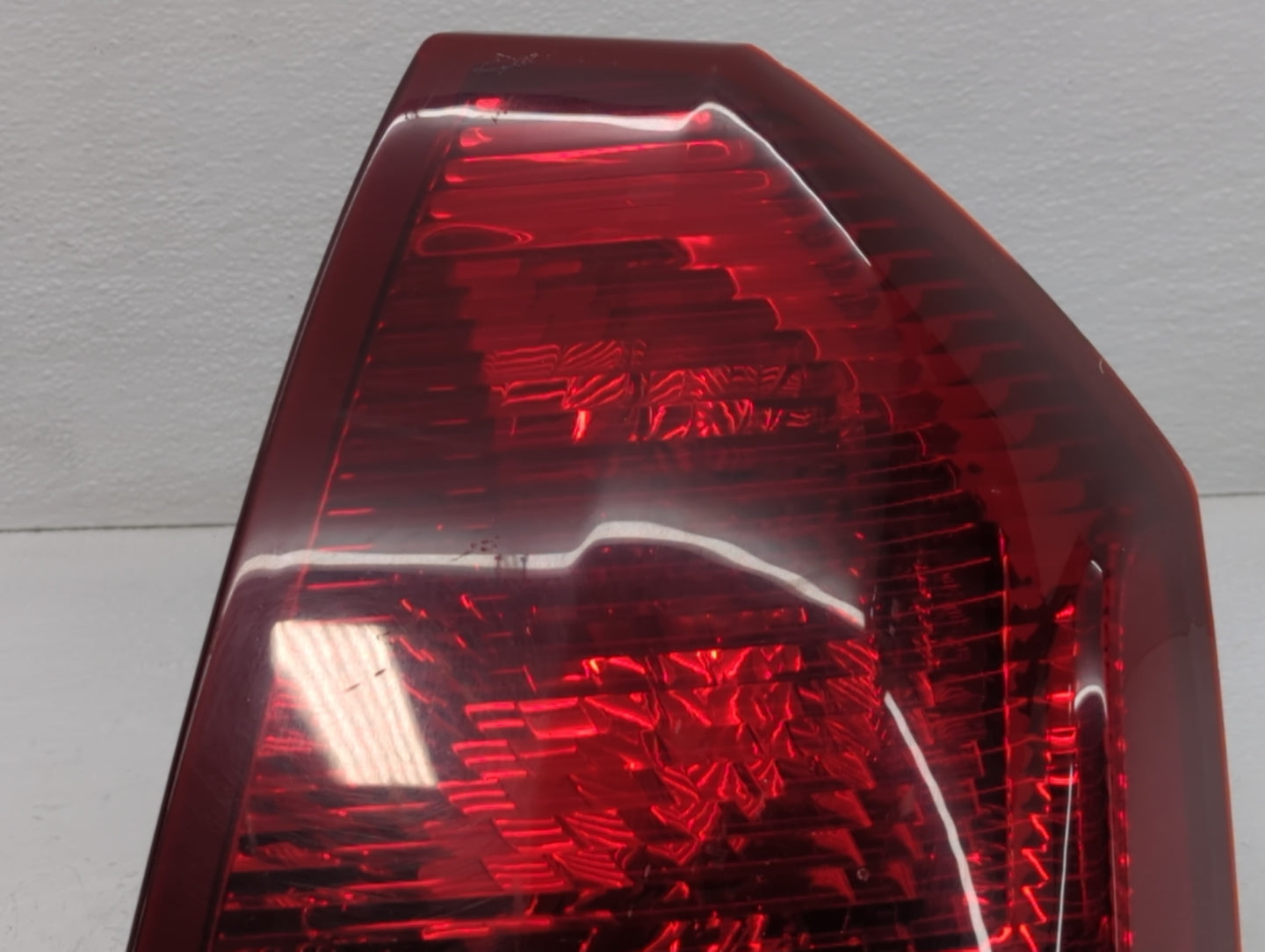 2005-2007 Chrysler 300 Tail Light Assembly Passenger Right OEM P/N:58622-E Fits Fits 2005 2006 2007 OEM Used Auto Parts - Oe