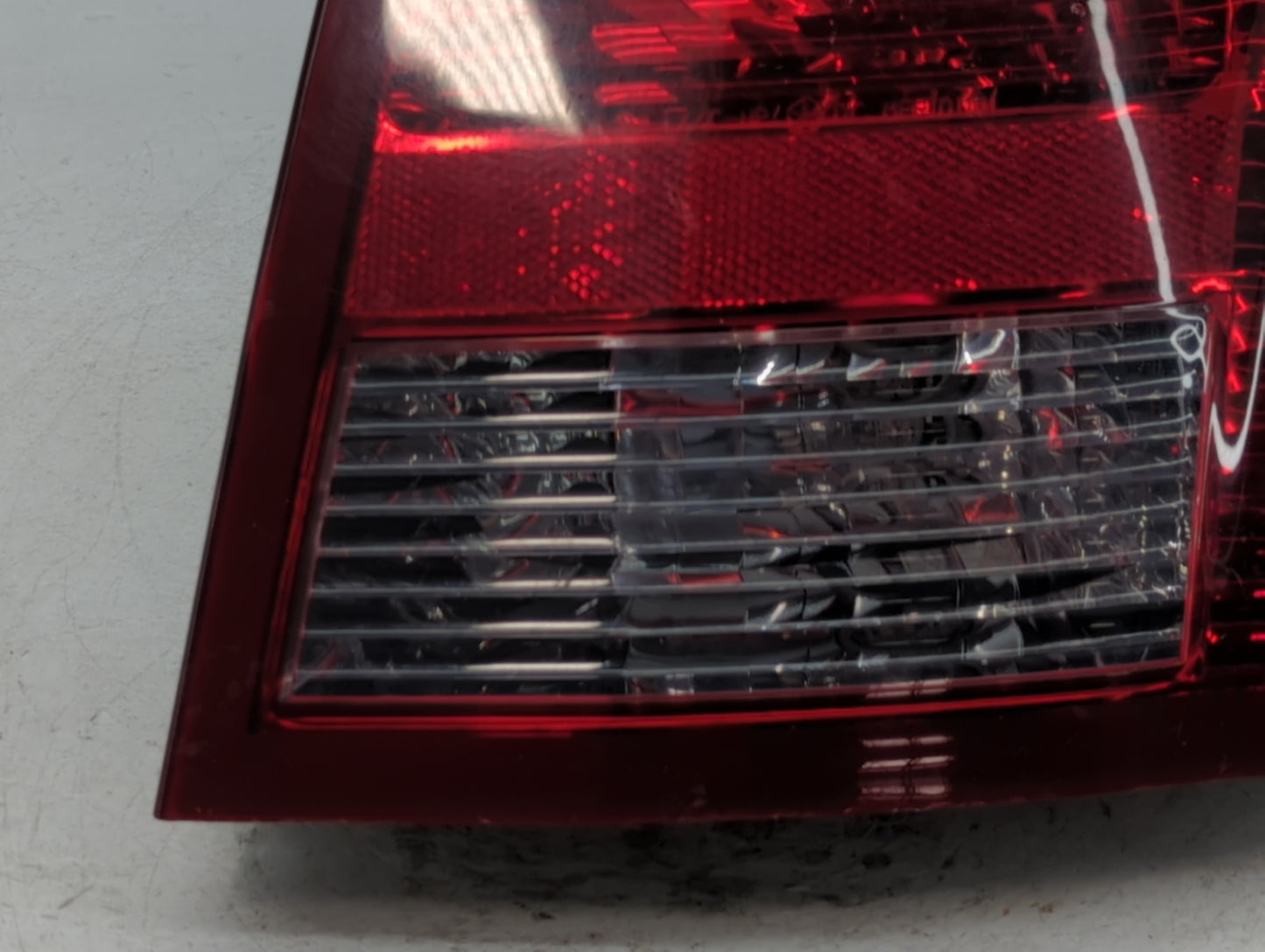 2005-2007 Chrysler 300 Tail Light Assembly Passenger Right OEM P/N:58622-E Fits Fits 2005 2006 2007 OEM Used Auto Parts - Oe